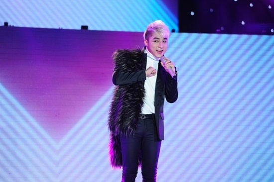 Trang phuc cua Son Tung ngay cang tro nen tham hoa anh 9