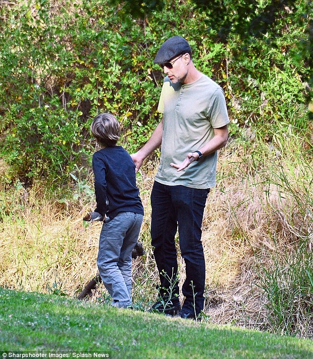 Anh trai Angelina Jolie anh 3