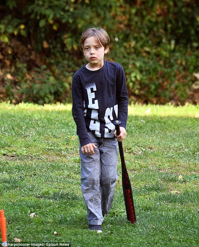 Anh trai Angelina Jolie anh 6