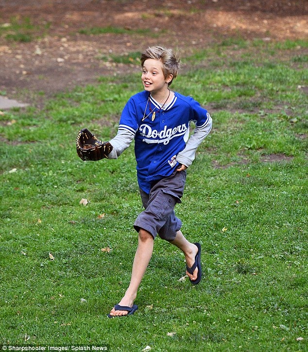 Anh trai Angelina Jolie anh 5