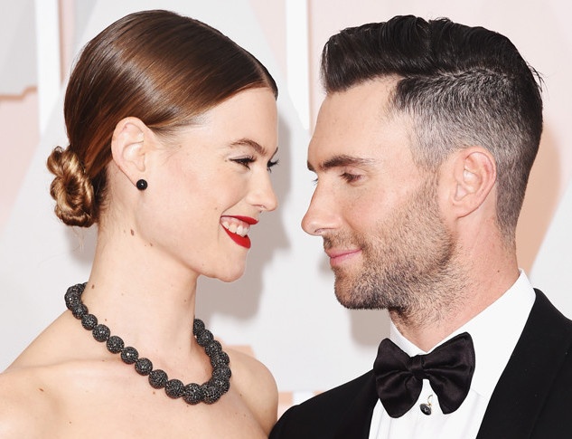 Adam Levine va Behati Prinsloo don con gai dau long hinh anh