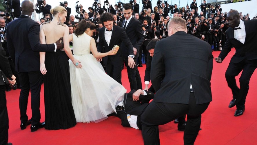 Nhung lan phong vien bien thai nao loan tham do Hollywood anh 3