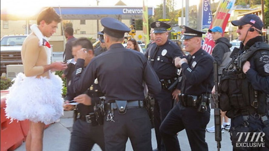 Nhung lan phong vien bien thai nao loan tham do Hollywood anh 7