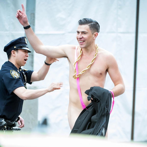 Nhung lan phong vien bien thai nao loan tham do Hollywood anh 8