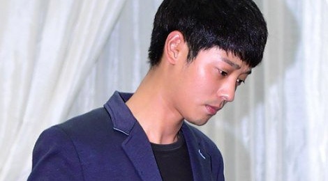 Ca si Han quay clip nong voi ban gai hinh anh