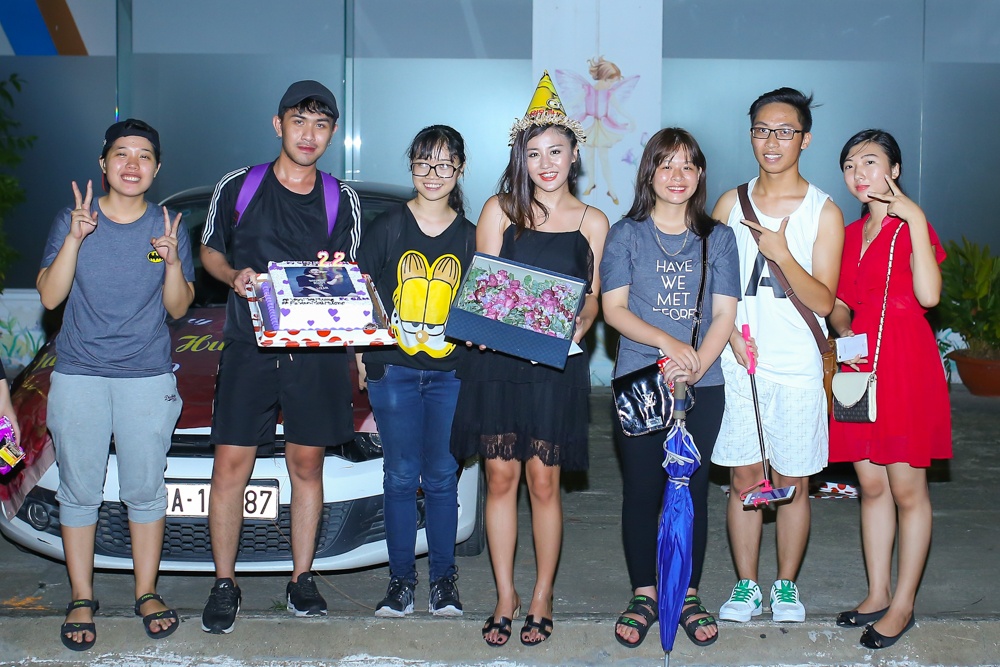 Van Mai Huong duoc fan to chuc sinh nhat anh 3