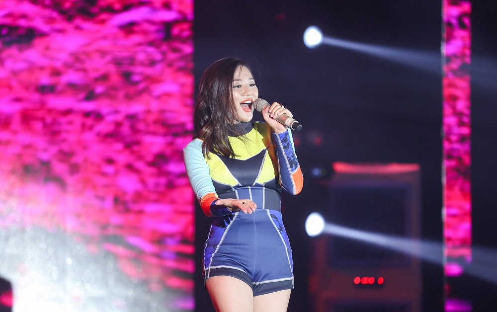 Van Mai Huong duoc fan to chuc sinh nhat anh 7