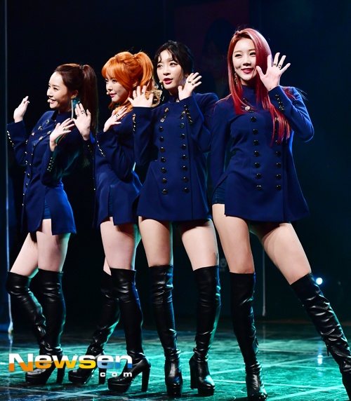 Nhom nu Han goi cam anh 2