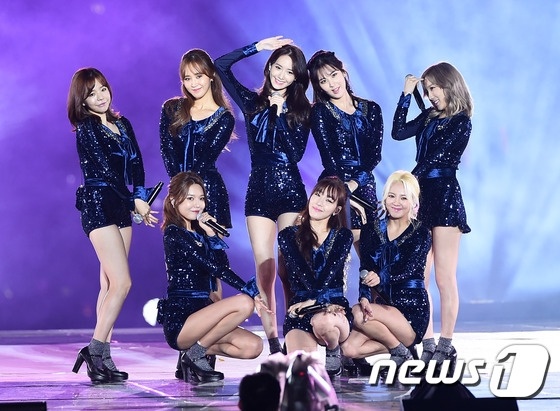 SNSD bieu dien anh 1