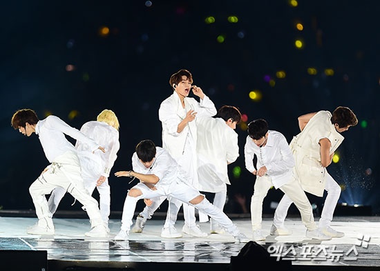 SNSD bieu dien anh 10