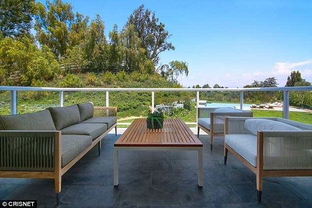 Kylie Jenner mua nha 12 trieu do anh 11