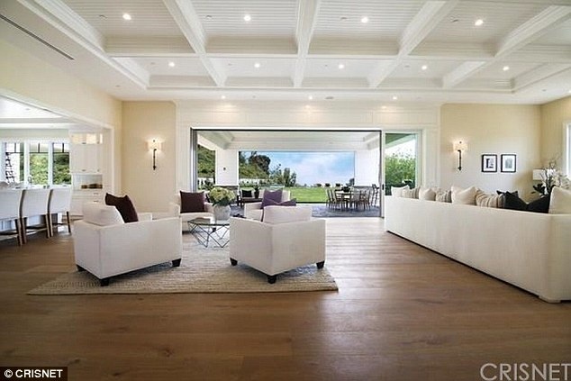 Kylie Jenner mua nha 12 trieu do anh 6