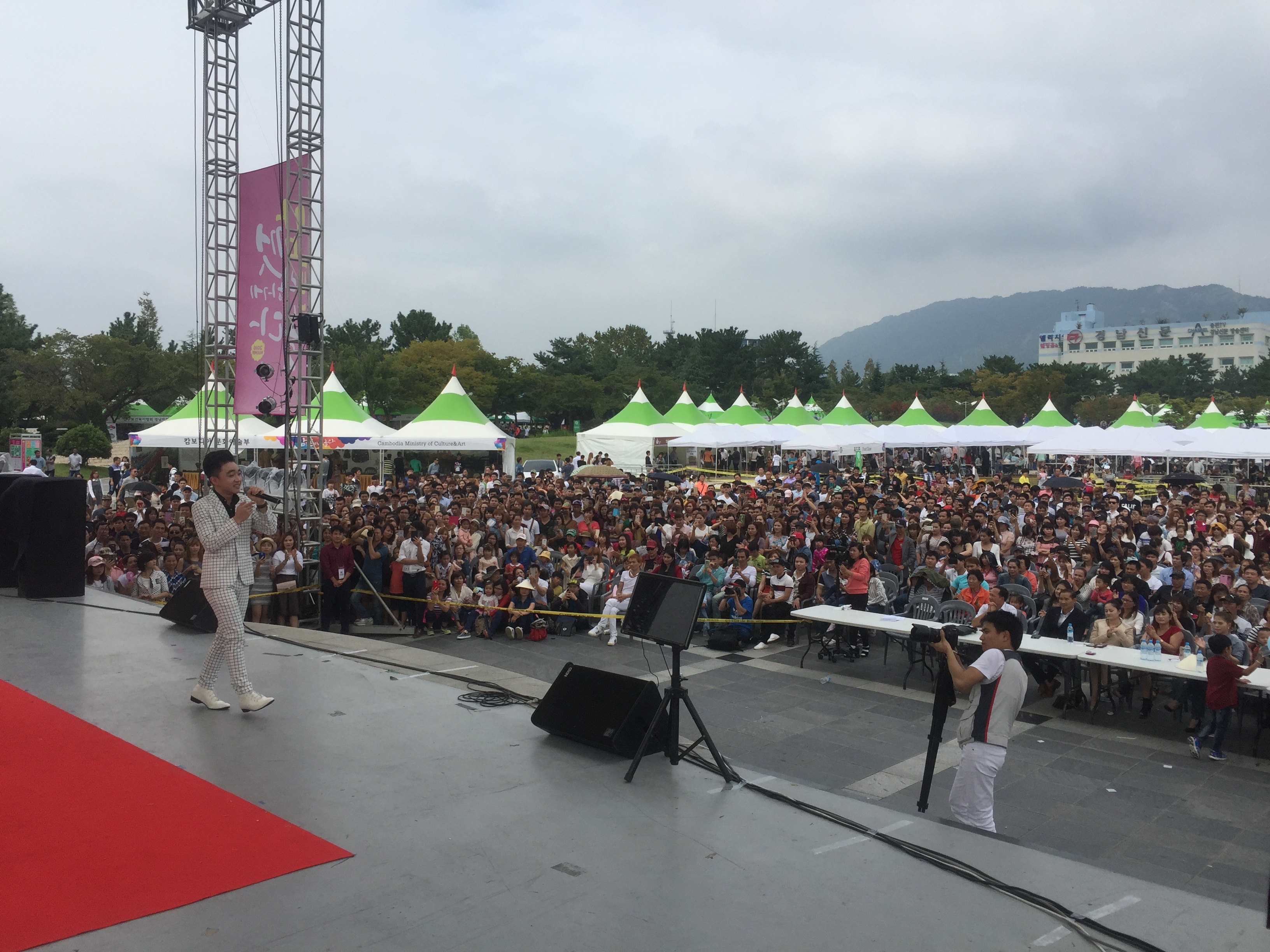 Dan Truong bieu dien o Asian Pops Music 2016 anh 3