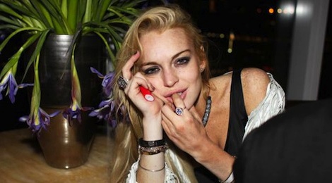 Lindsay Lohan bi mat nua ngon tay vi tai nan hinh anh