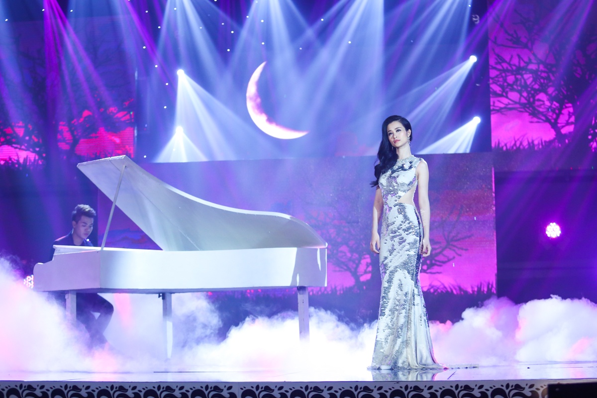 Văn Anh tái hiện màn cầu hôn Tú Vi trên sân khấu ảnh 7 Van Anh tai hien man cau hon Tu Vi tren san khau anh 7