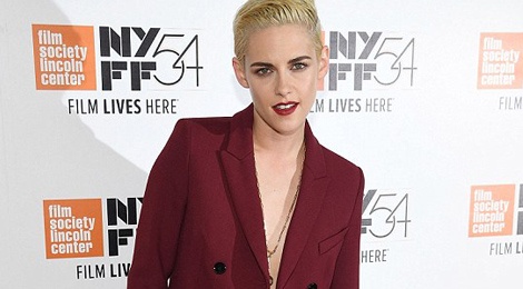 Kristen Stewart mac tao bao tren tham do hinh anh