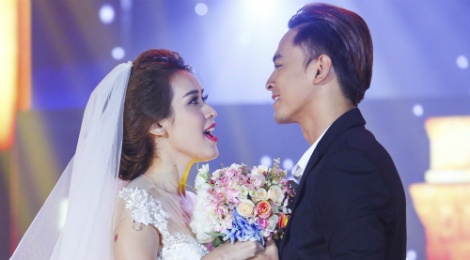 Van Anh tai hien man cau hon Tu Vi tren san khau hinh anh