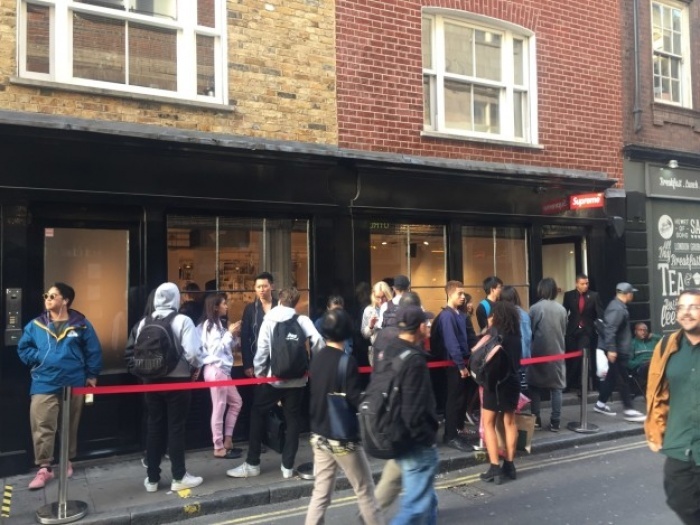 vien gach nghin do cua Supreme anh 1