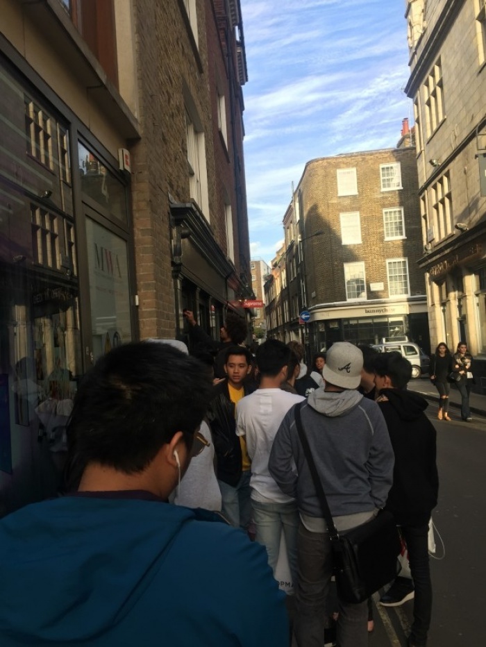 vien gach nghin do cua Supreme anh 10