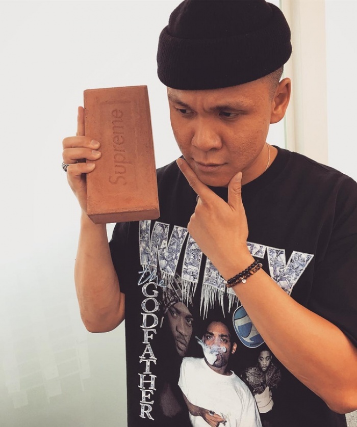 vien gach nghin do cua Supreme anh 4