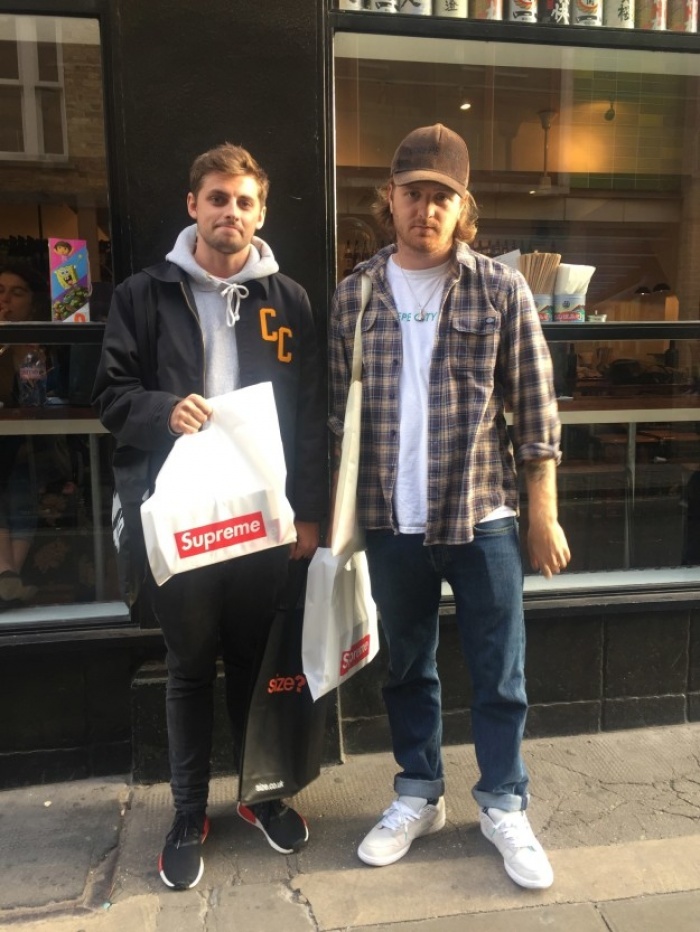 vien gach nghin do cua Supreme anh 6