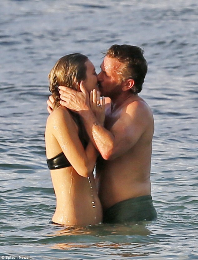 sean penn hẹn hò bạn gái ảnh 1 sean penn hen ho ban gai anh 1