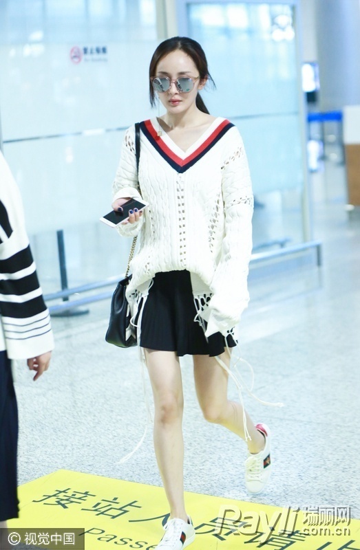 Duong Mich nghien mot khoe chan anh 3