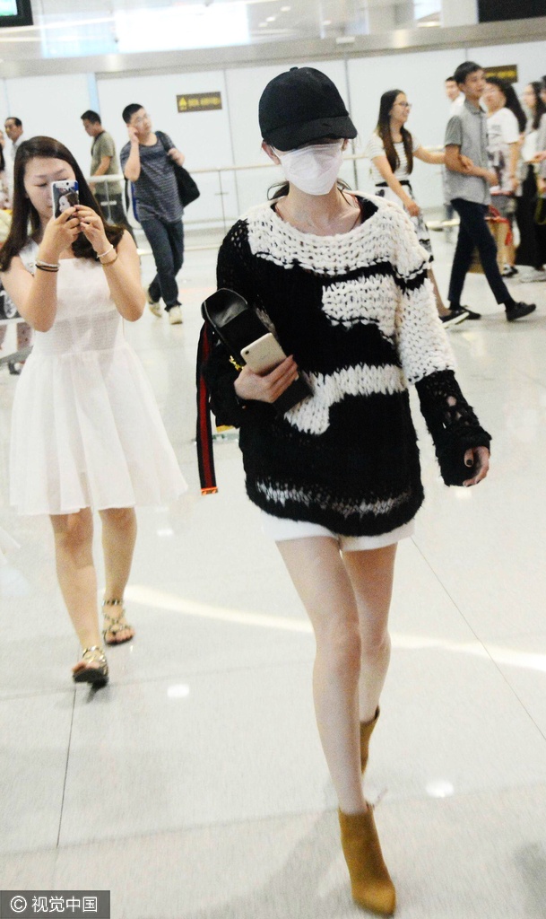 Duong Mich nghien mot khoe chan anh 2