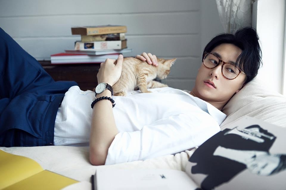 MV Qua khu con lai gi - Rocker Nguyen hinh anh