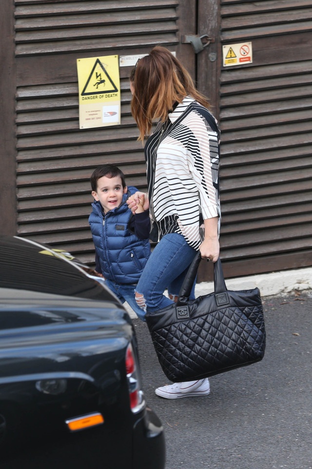 simon cowell bi ban gai quat mang anh 7