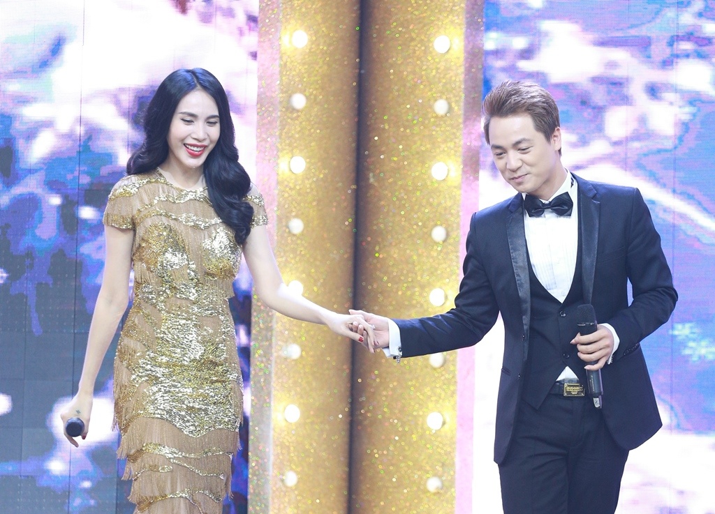 Thuy Tien tai hop Dang Khoi tren san khau anh 1