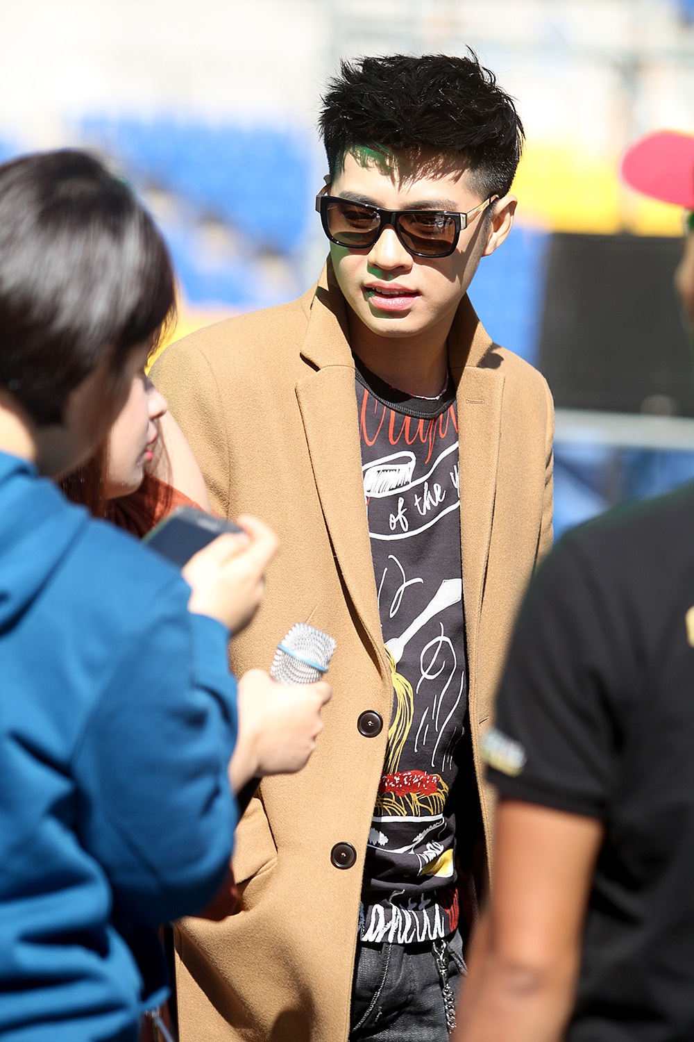 Noo Phuoc Thinh gap rac roi o Han Quoc anh 1