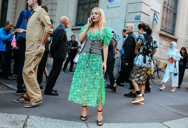 ao corset tro lai anh 12