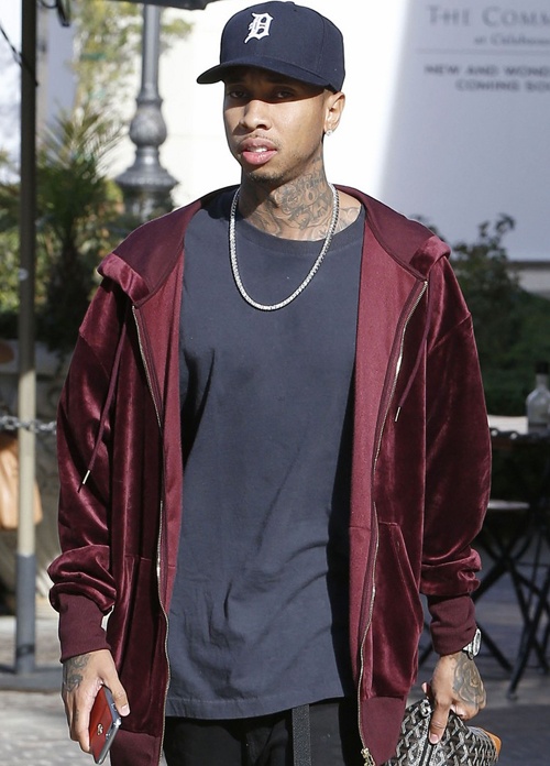 Kylie Jenner mac goi cam anh 8