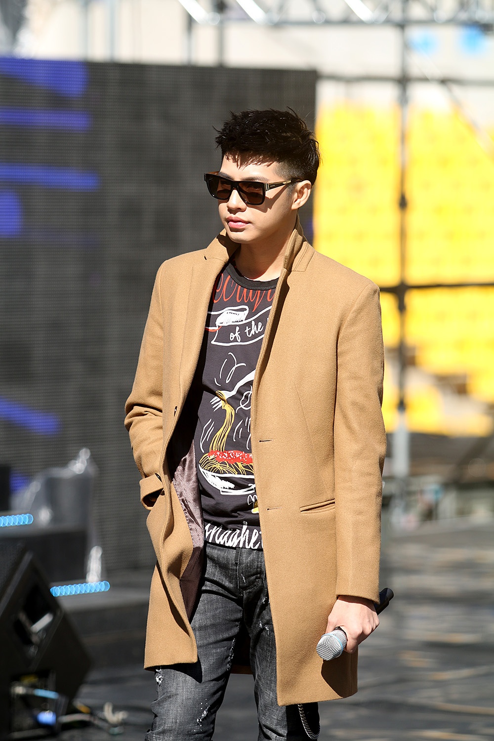 Noo Phuoc Thinh gap rac roi o Han Quoc anh 7