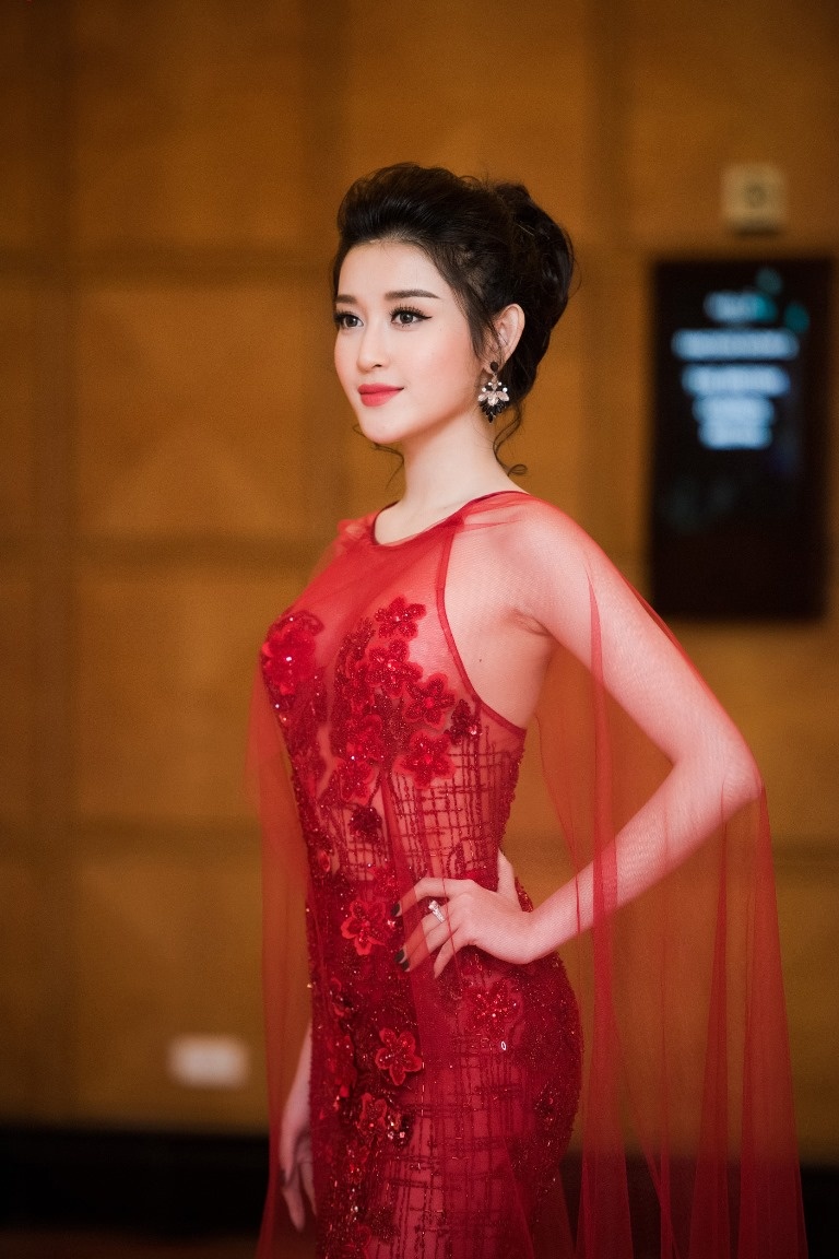 Huyen My dep tua tien nu anh 2