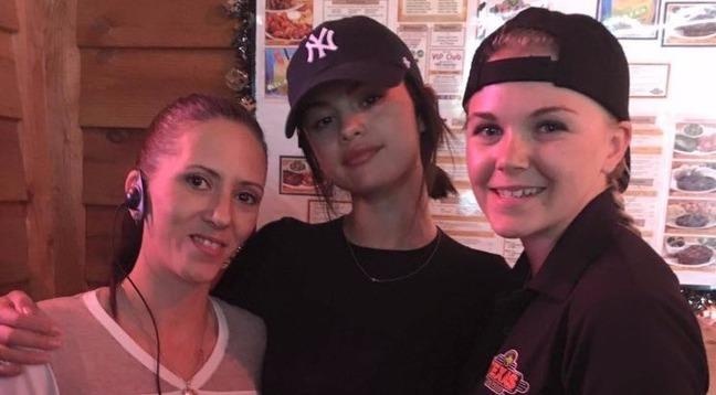Selena Gomez lan dau xuat hien sau thoi gian dai tri benh hinh anh