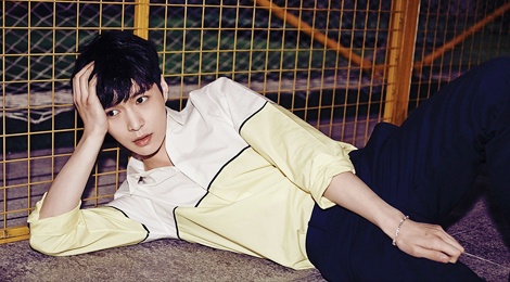 Thanh vien EXO ngat xiu o san bay hinh anh