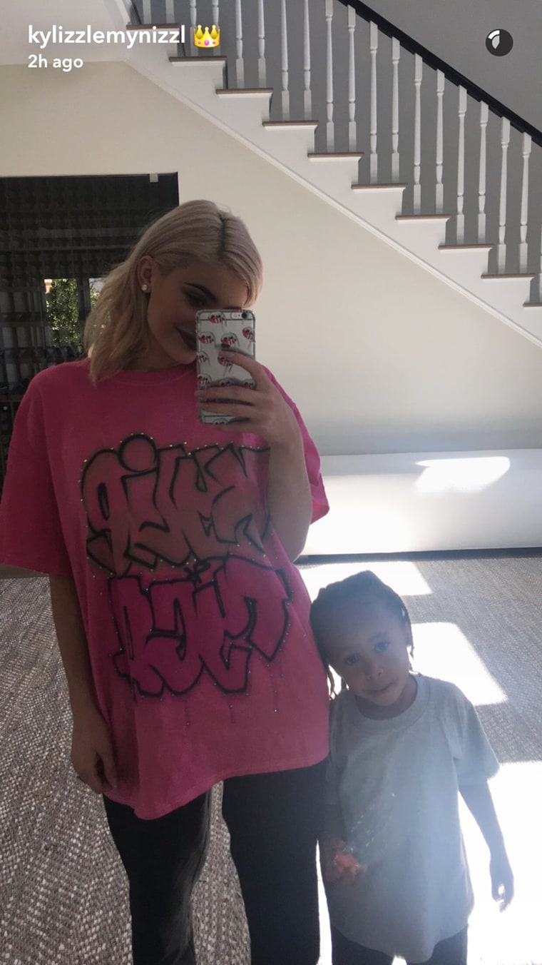 Kylie Jenner chup anh voi King Cairo anh 1