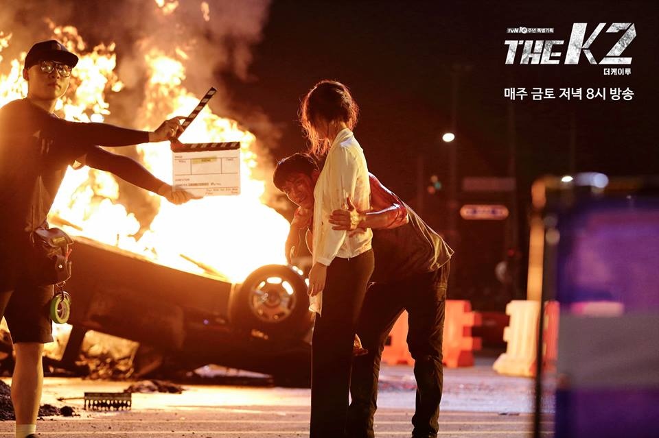 Hau truong phim K2 cua Yoona,  Ji Chang Wook anh 9