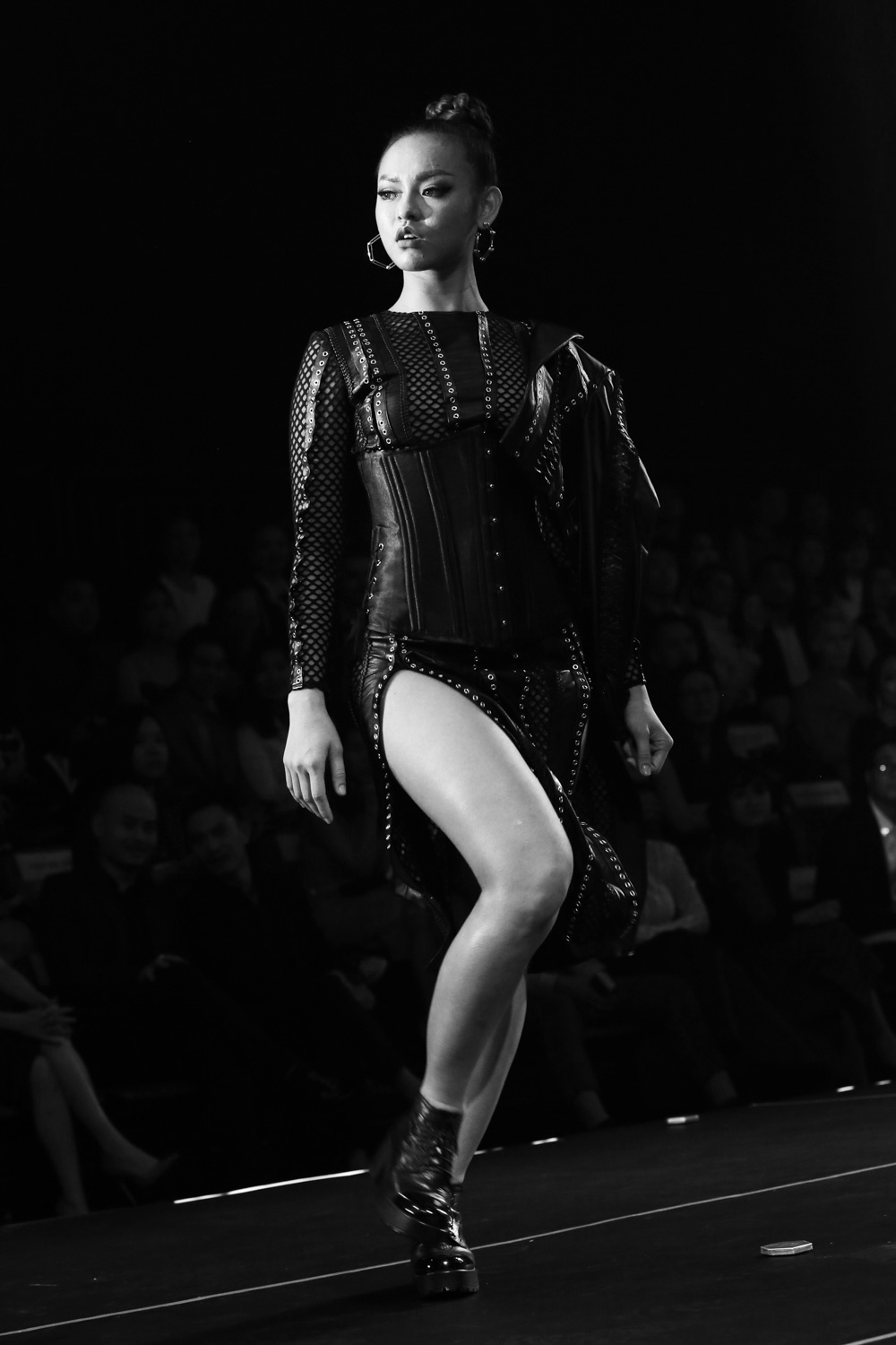 Mai Ngo,  Lily Nguyen lo khuyet diem hinh the anh 2