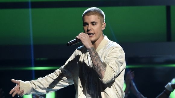 justin bieber yêu cầu fan im lặng ảnh 1 justin bieber yeu cau fan im lang anh 1