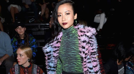 Suboi dien trang phuc sanh dieu, ngoi ghe dau show dien H&M hinh anh