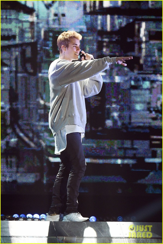 Justin Bieber bị fan ngó lơ ảnh 2 Justin Bieber bi fan ngo lo anh 2