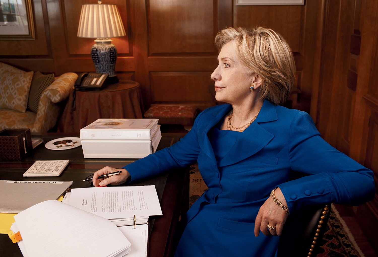 Thong diep chinh tri qua trang phuc cua Hillary Clinton hinh anh