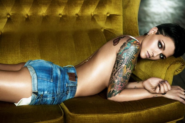 harley quinn dung dau top my nhan Australia anh 11