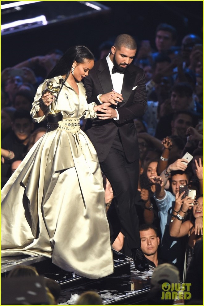 Taylor Swift tan tinh Drake anh 2