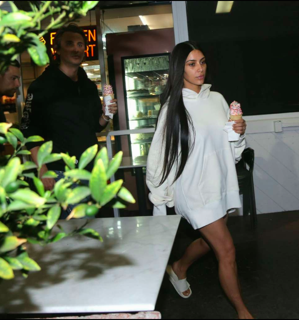 Kim Kardashian xuất hiện sau vụ cướp ảnh 1 Kim Kardashian xuat hien sau vu cuop anh 1