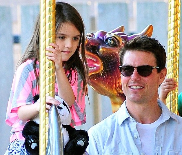 Tom Cruise gap lai con gai Suri sau nhieu nam hinh anh