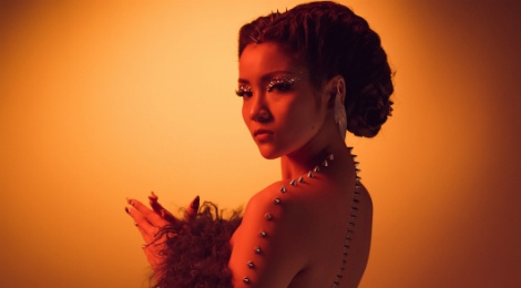 Thuy Top tai xuat goi cam trong du an am nhac moi hinh anh